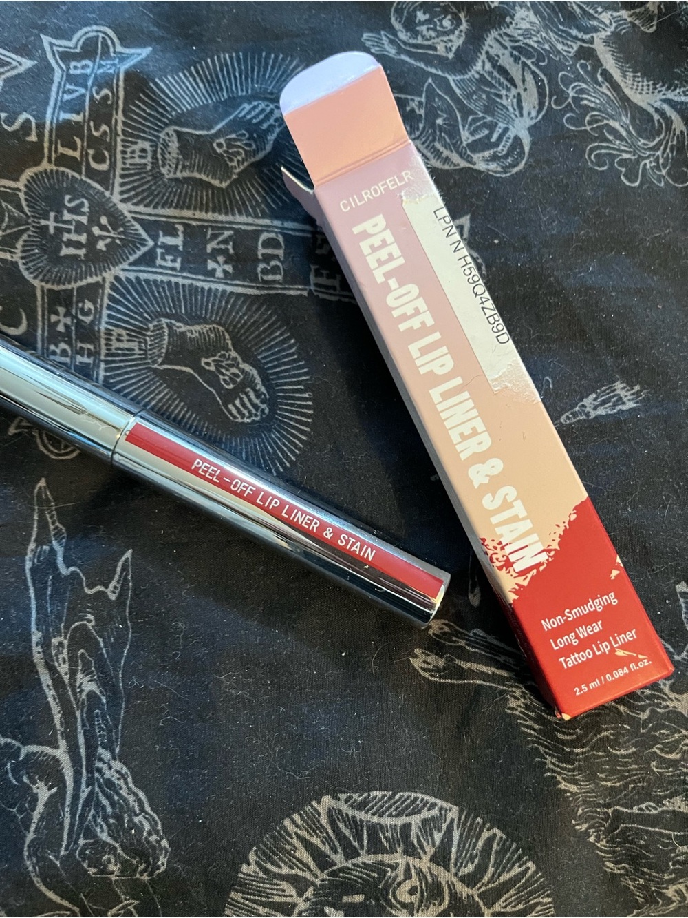 Cilrofelr Peel Off Lip Liner Stain, Long Wear Tattoo Lip Liner with Tweezer - Picture 3 of 4